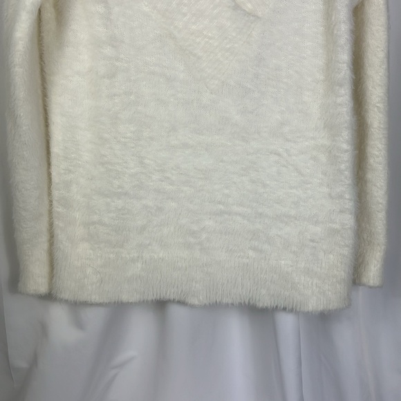 A New Day fuzzy v neck long sleeve sweater Sz S White - Picture 5 of 7